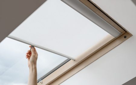 Advertising,Concepts.,Side,View,Of,Woman,Hand,Open,Blinds,On